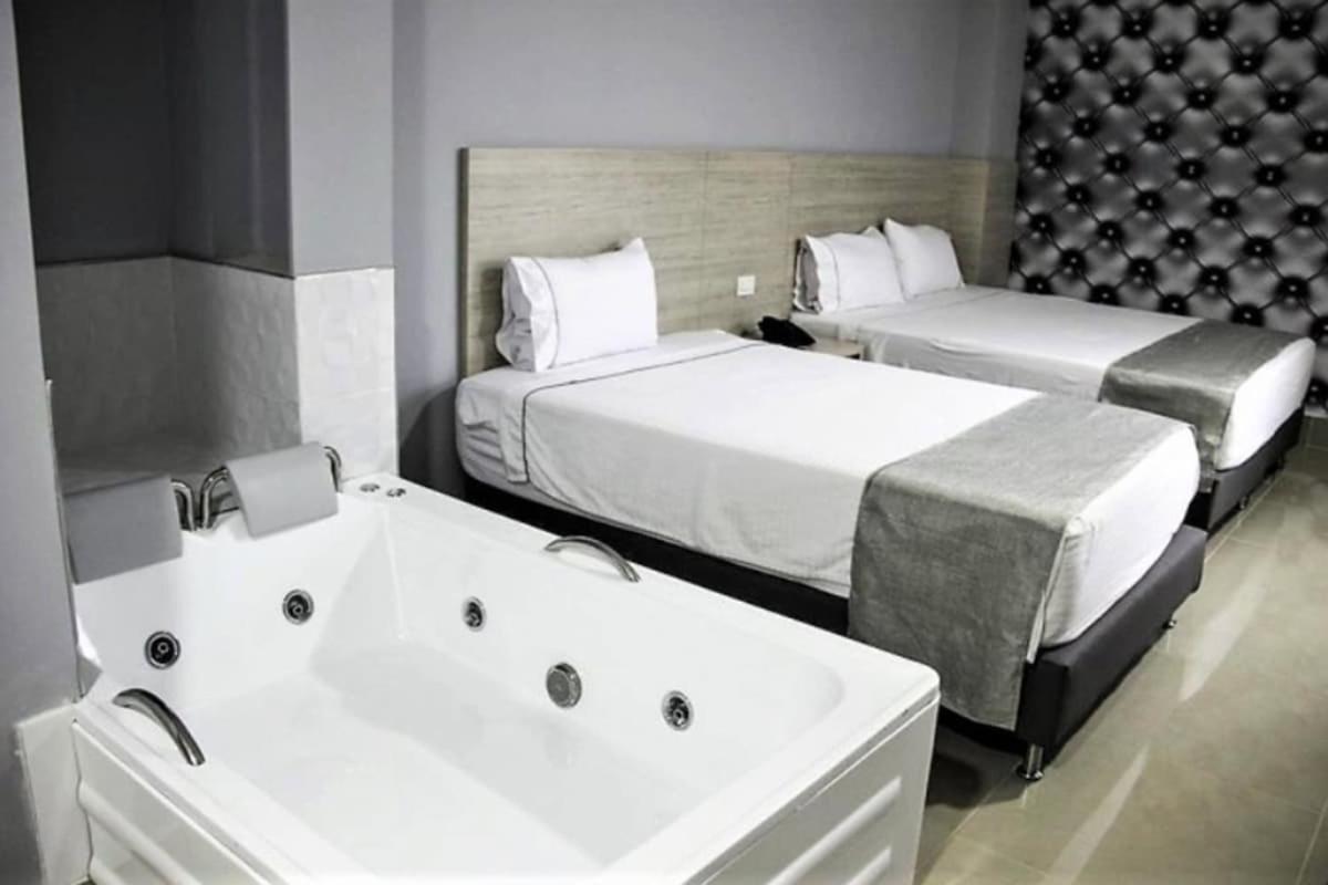 Hotel Lleras Express Μεντεγίν Εξωτερικό φωτογραφία
